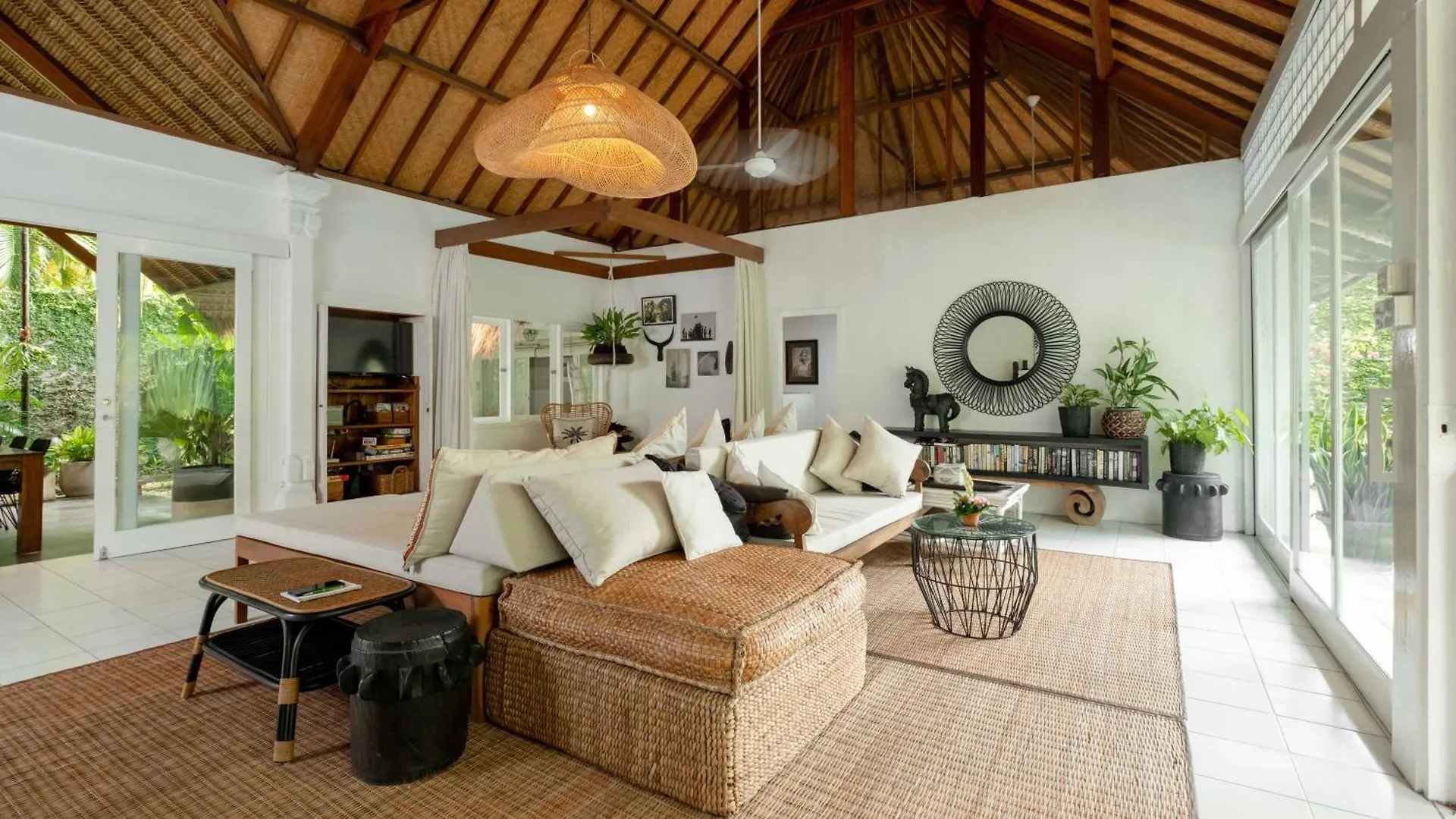 Villa Celeste By Villa Finder location
