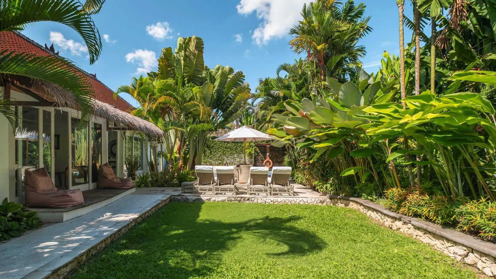 Villa Celeste By Villa Finder Seminyak Indonesien